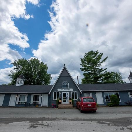 Motel Fleur De Lys Magog Dış mekan fotoğraf