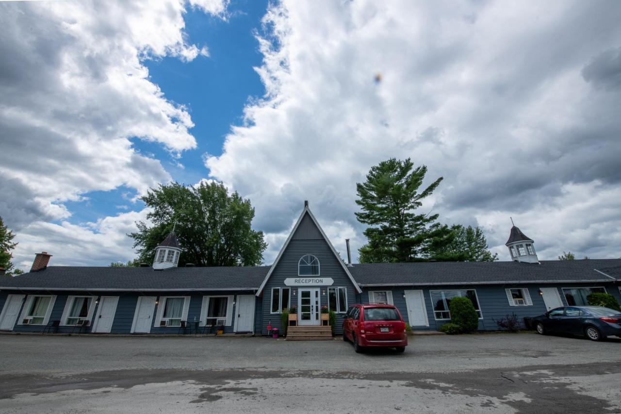 Motel Fleur De Lys Magog Dış mekan fotoğraf