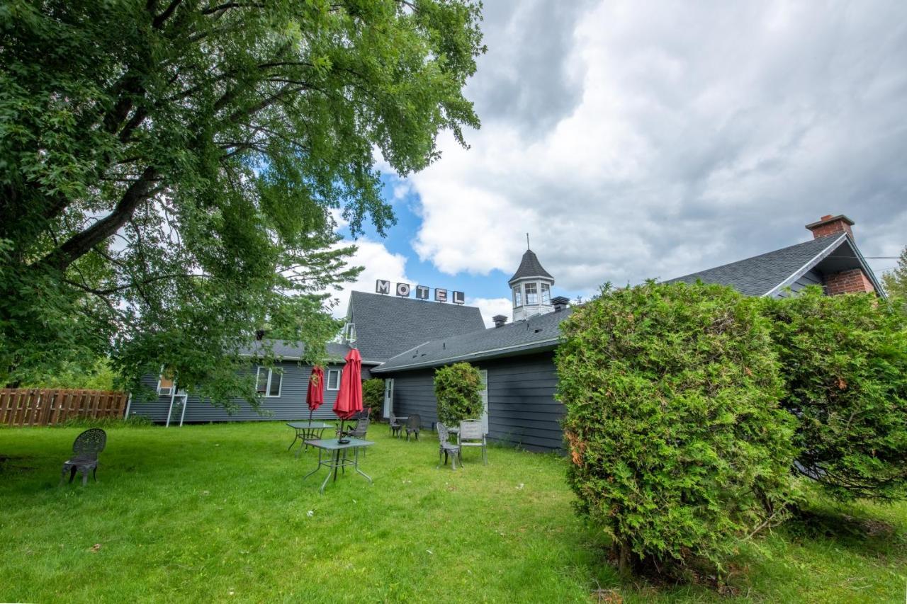 Motel Fleur De Lys Magog Dış mekan fotoğraf