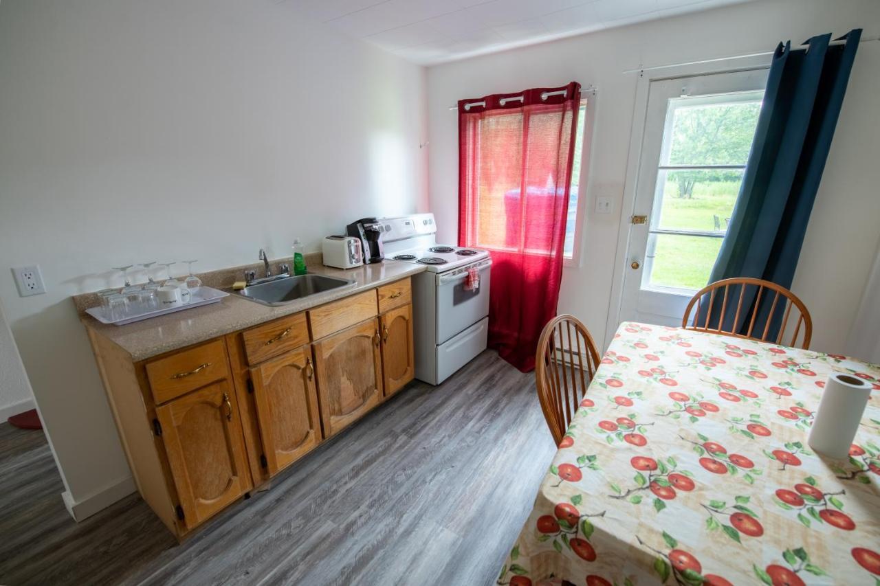 Motel Fleur De Lys Magog Dış mekan fotoğraf