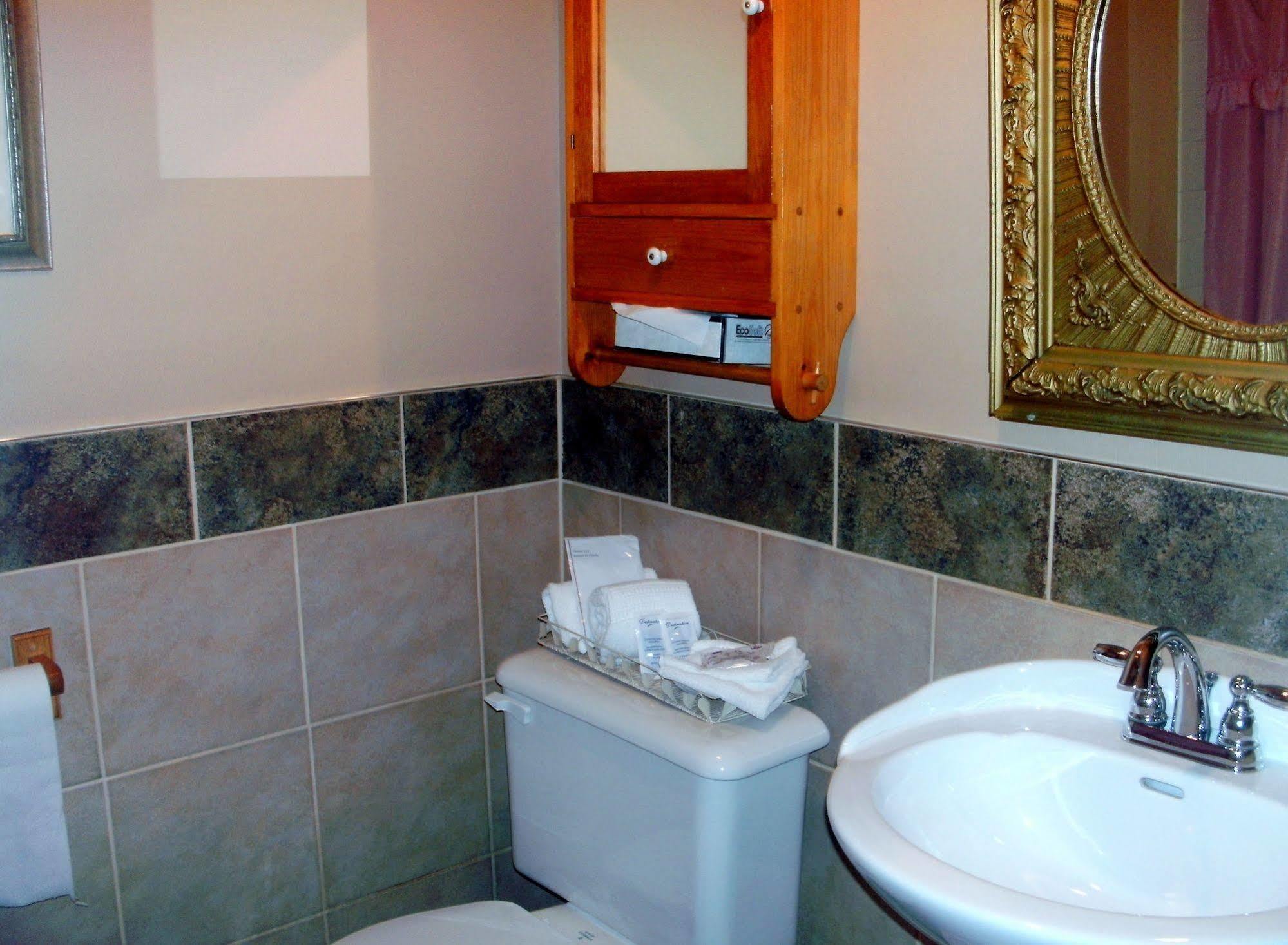 Motel Fleur De Lys Magog Dış mekan fotoğraf